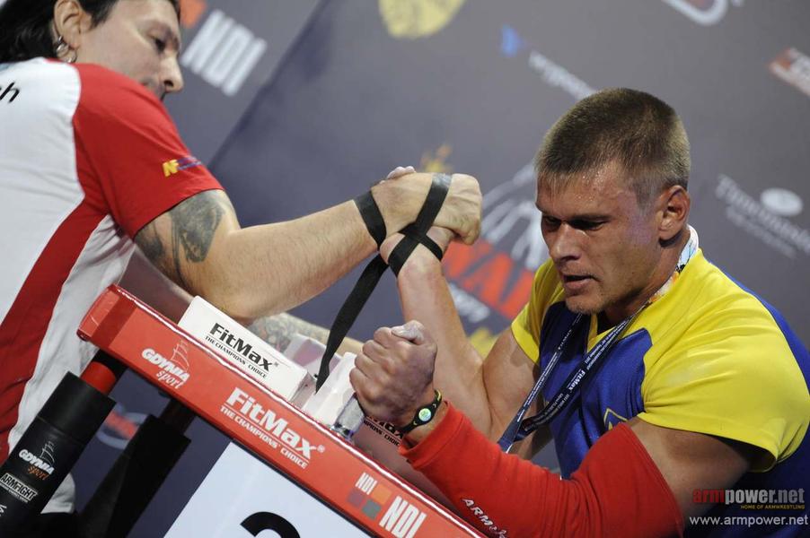 Pascal Girard vs. Oleksandr Tsvyetkov - 35th World Armwrestling Championships 2013 (WAF) - Day 4 │ Photo Source: Armpower.NET