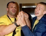 Denis Cyplenkov vs. Oleg Zhokh - hand size comparison