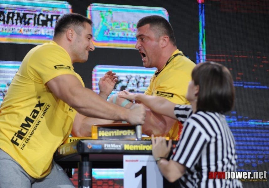 Krasimir Kostadinov vs. Andrey Pushkar - left - Nemiroff World Cup 2013  │ Photo Source: Armpower.NET