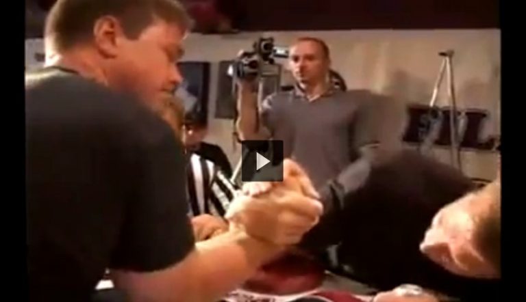 John Brzenk vs. Ron Bath - 2004 STRONG CALLING ARMWRESTLING │ Print Screen by XSportNews from the video