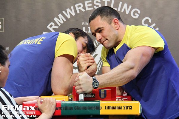 Evgeny Prudnik deep hooks Rustam Babayev - EuroArm 2013 │ Photo Source: fitmax.ru