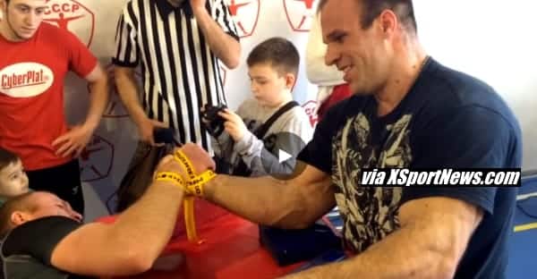 Denis Cyplenkov king of the table after the “CCCP Armwrestling Championships 2016” │ Capture by XSportNews from the video