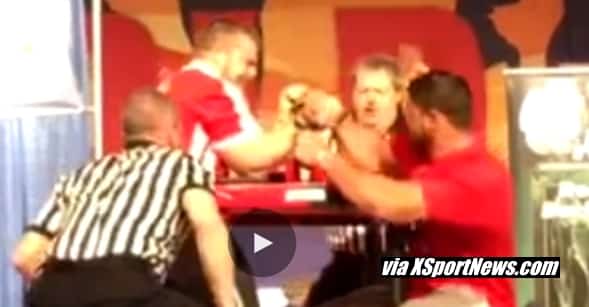 Scott Ballinger vs. Dmitry Trubin, +199 lb (+90 kg) Final, 2016 Arnold Classic Armwrestling Challenge (ACAC) │ Capture by XSportNews from the video
